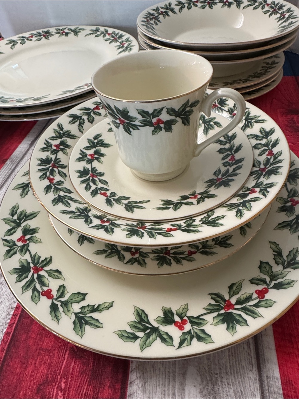Holiday Holly Porcelain Dinnerware 5 Piece Place setting